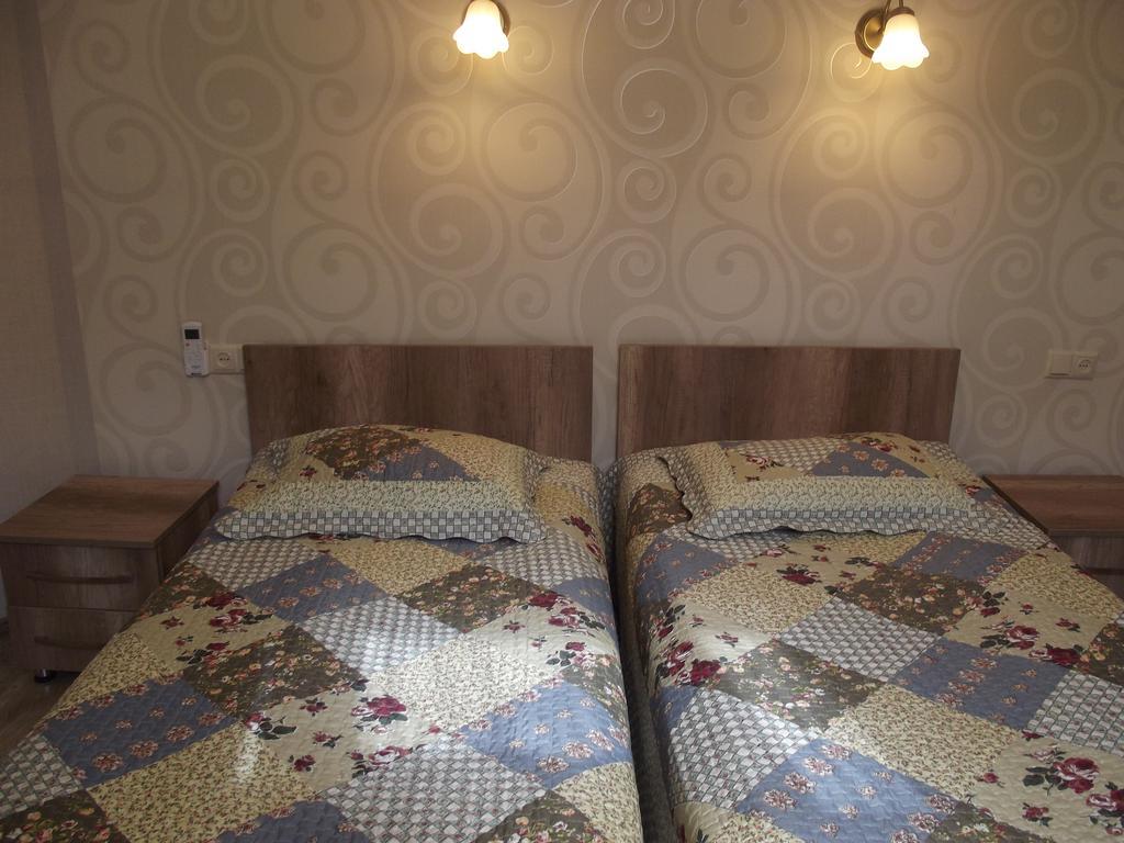 White Hotel Guesthouse Зугдиди Екстериор снимка